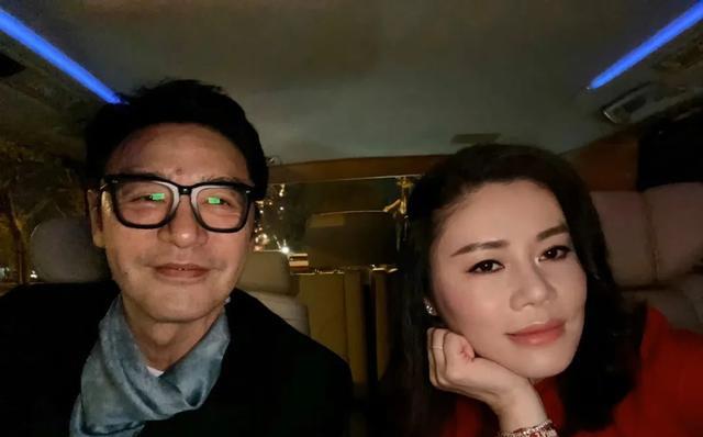 苗侨伟|7位港圈男神的妻子,苗侨伟妻子素颜自然,吕良伟夫妻像同龄人