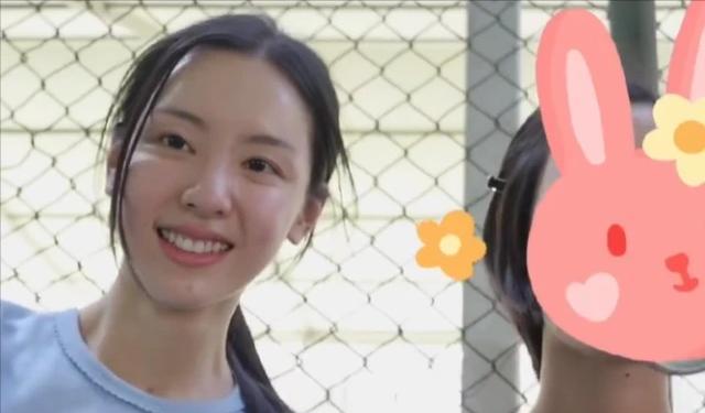 陈都灵|“南航校花”陈都灵：素颜参加聚会，又高又瘦外形优越！