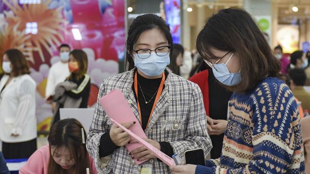 招聘|月薪8000也招不到员工？年轻人：都是套路，这是咋回事？