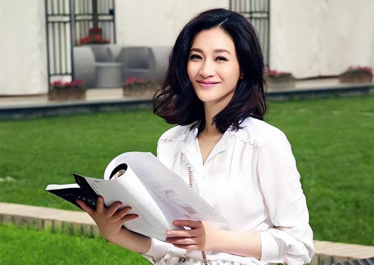 李小冉|李小冉：46岁无儿无女，嫁给男闺蜜7年真的幸福吗？