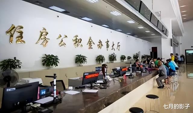 青田|“一人购房全家帮”,这是真正掏空“6只口袋”,难怪网友要发怒