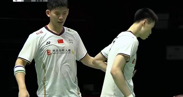 刘雨辰|国羽新双塔霸气十足，2-0横扫，0-1变1-1，小组头名之争白热化