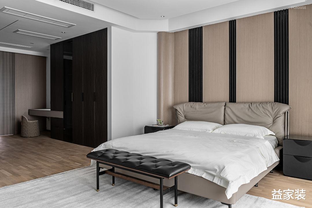 以黑白灰为主调，打造低调奢华的现代美居，彰显品位和审美