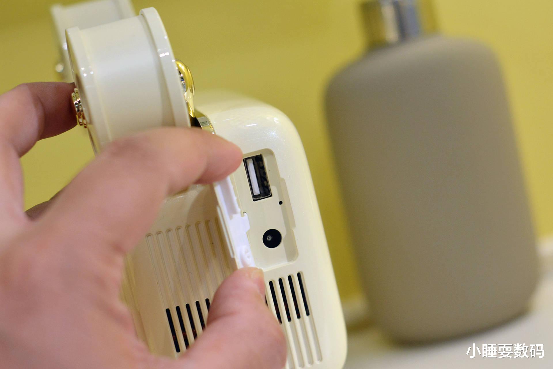 智能手机|被它的颜值破防了，猫王灵感P5投影仪实测：老式放映机造型设计