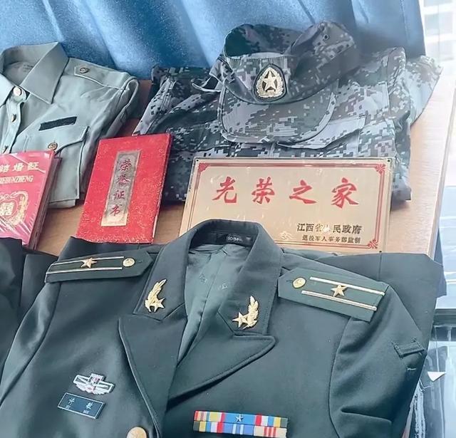 许敏涉嫌假冒军人招摇撞骗?有人喊话许妈:投案自首,唯一出路!