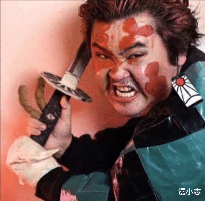 炭治郎|粗犷小哥cos炭治郎，颜值不行，细节来凑