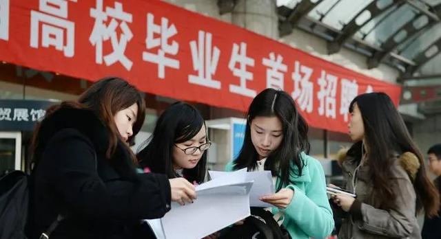 大学|女生读师范还是工科?毕业10年后,才看清差距不只是一星半点