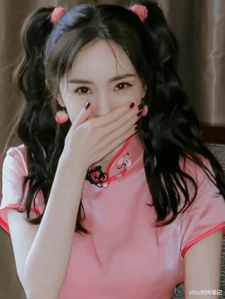 女孩|旗袍不要这么穿，容易显艳俗，就连柳岩这样搭配旗袍也失算了