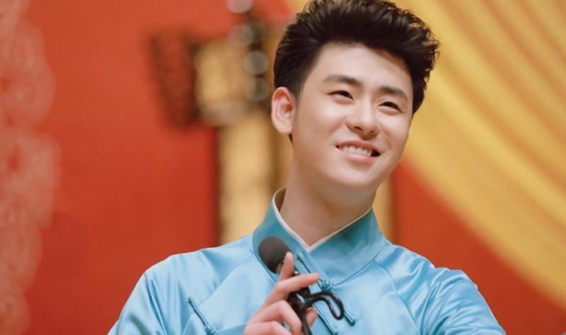 张云雷|德云社张云雷凌晨发文，晒彩排现场照，却被台下孤独的自行车抢镜