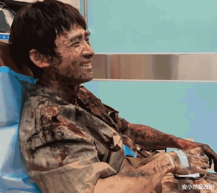 刘奕君|《开端》白敬亭的脸跟耳朵,刘奕君的腿跟pp,简直要笑不活了