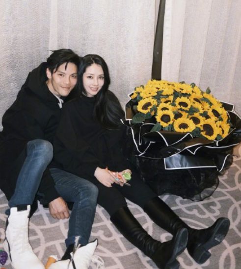 向佐|38岁向佐晒照庆生,郭碧婷甜蜜出镜,向华强笑容满面