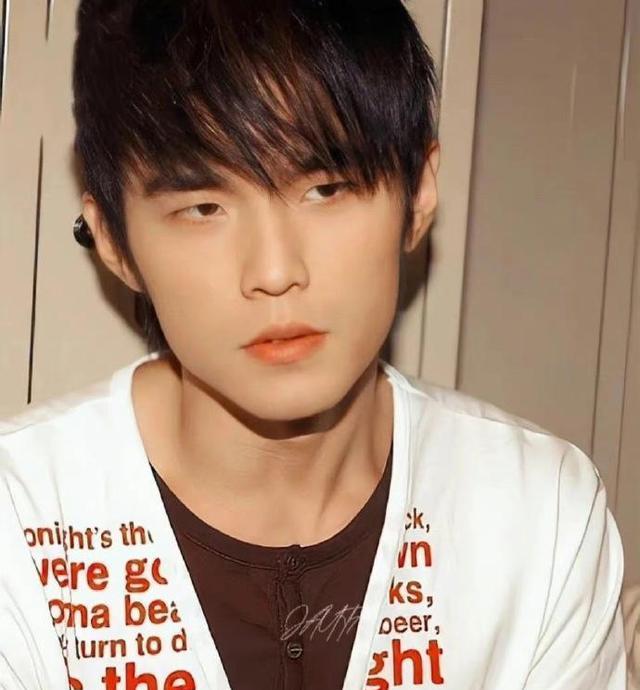 周杰伦|周杰伦身高多少？与4个明星同框暴露真实身高