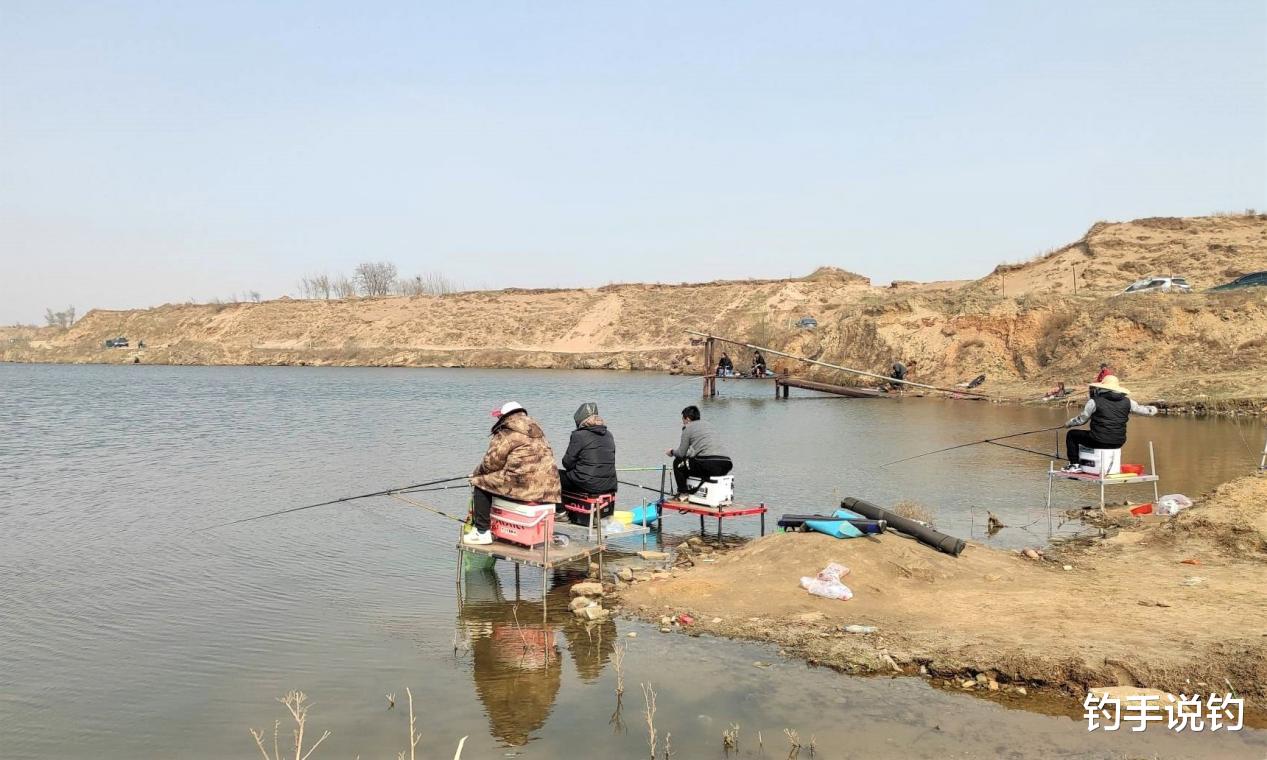 饵料|冬季钓鱼,用饵、打窝都要牢记“三大注意”,不让钓鱼变“喂鱼”