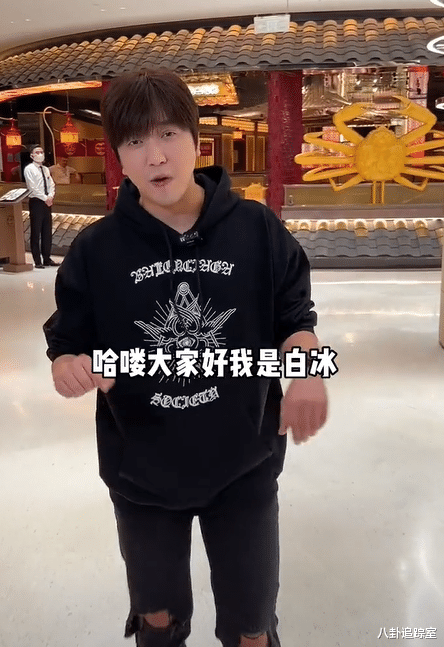 网红白冰豪车被烧!疑某斯拉自燃,致改装车行发火灾损失超5000w