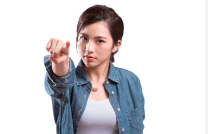 无良老板恶意拖欠工资,员工讨薪反被训,老板:破坏公司团结