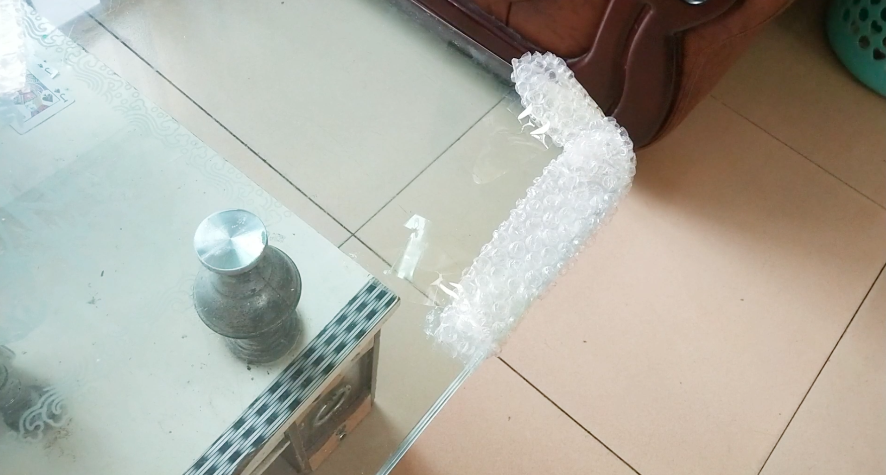 快递气泡膜千万不要扔，原来放厨房特别实用，方法太棒了