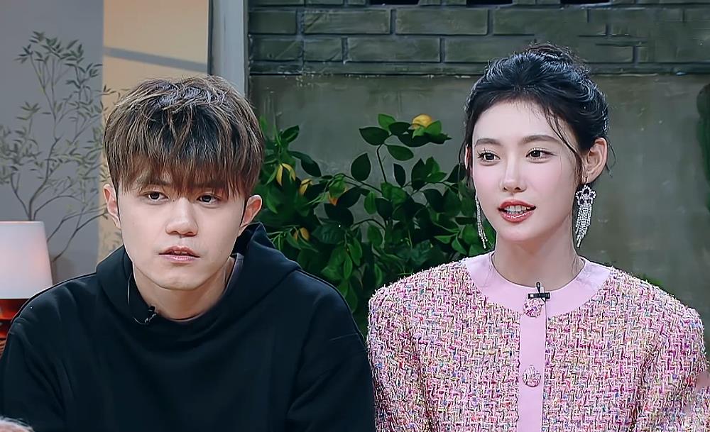 相遇的夏天|《相遇的夏天》“王王队”没成，峰峰纯纯甜炸，海铃银德却被骂假