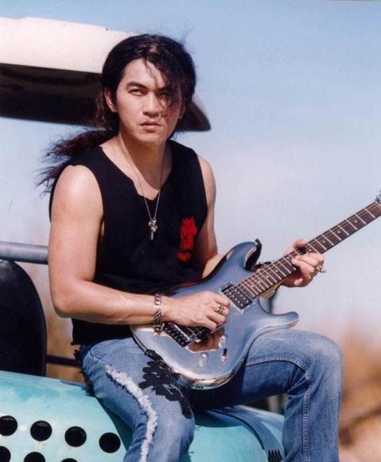 迪克牛仔|摇滚老炮迪克牛仔:绰号“老爹”,23年前火遍全国,如今走穴为生