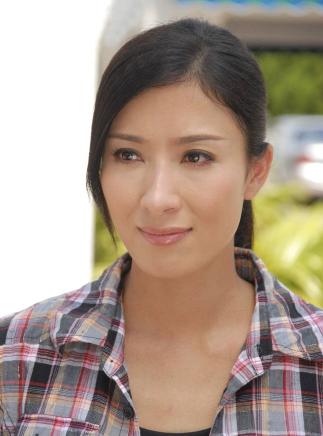 迪丽热巴|长着一张“大长脸”也好看的10位女星，个个明艳大气，满屏高级感