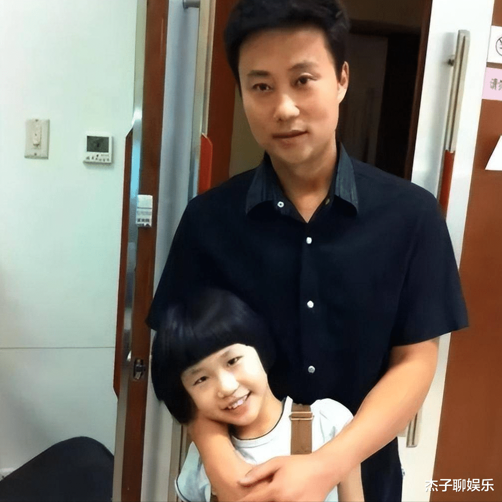 女孩|国家一级演员耿为华：宠妻15年被抛弃，离婚那天和女儿抱头痛哭