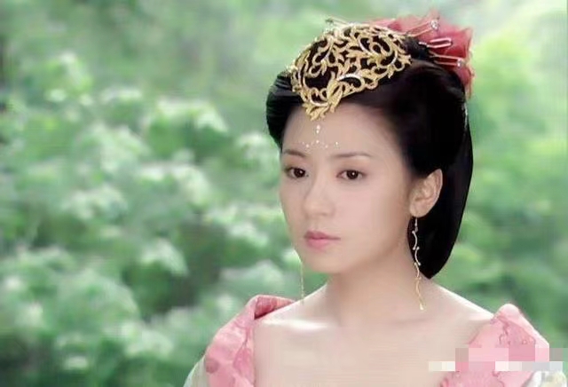 马伊琍|长脖脸，五五身材，一衣毁所有，被服化道拖累的8位女明星