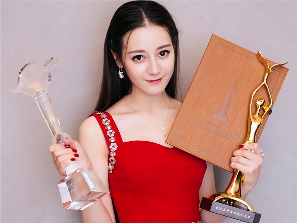 杨超越|剧还没播先拿奖:杨超越扯下了电视剧奖最后一层遮羞布!