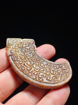 和田玉籽料|春秋 和田玉籽料受沁 龙形冲牙 玉觿 挂件 把件