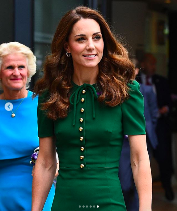 尊龙|王室妯娌三姐妹温网网球赛同台，梅根惨被凯特姐妹夹攻衣品惨败