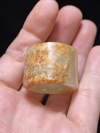 和田玉籽料|清乾隆 和田玉籽料受沁 白玉 狩猎纹 扳指