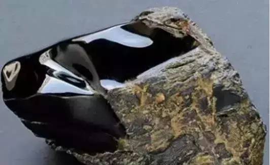 翡翠|翡翠只要出现瑕疵，价格就会降低，但有两种瑕疵相反！