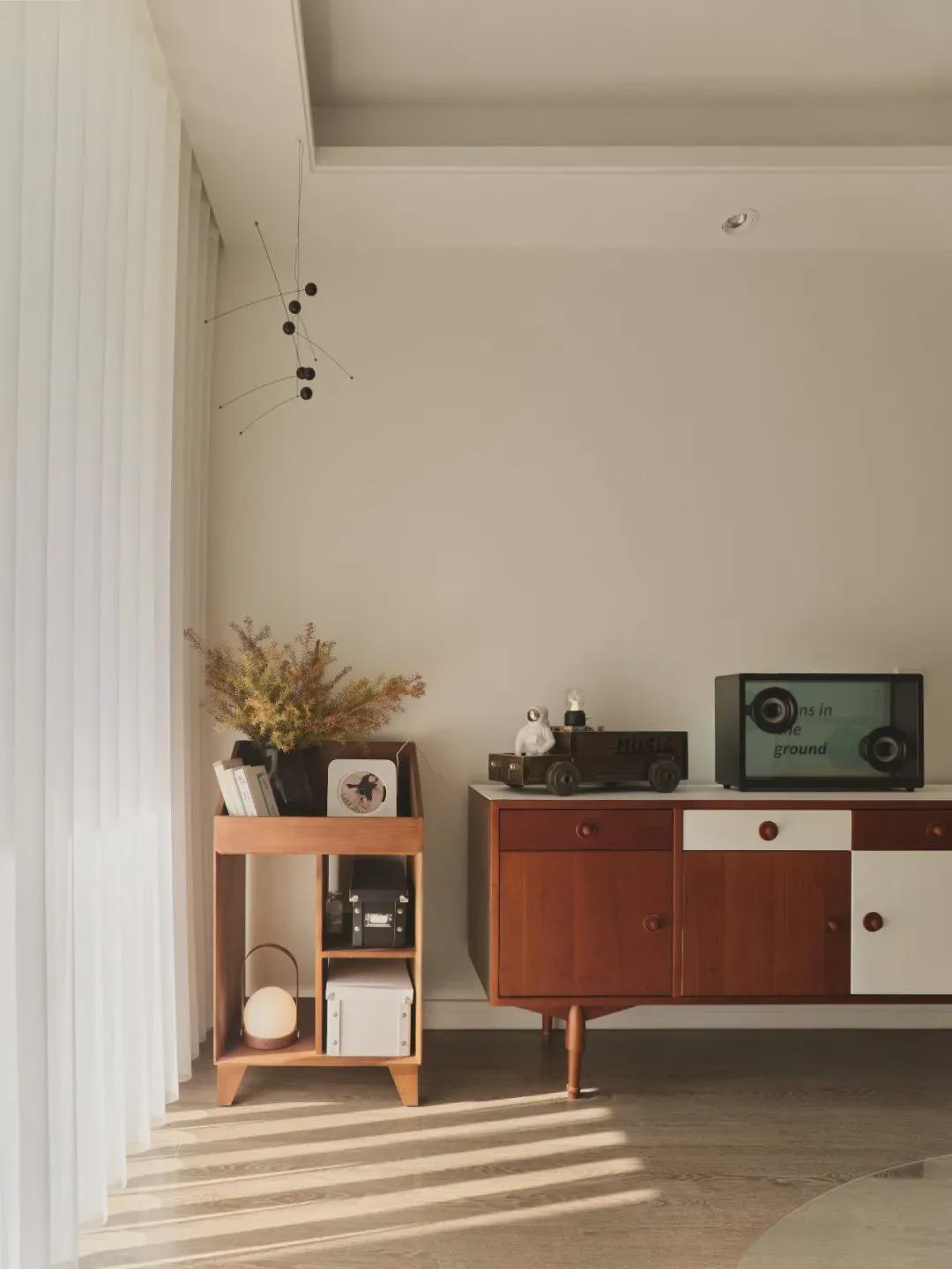 110㎡精装修改造,用柔和的暖色打造温馨治愈之家