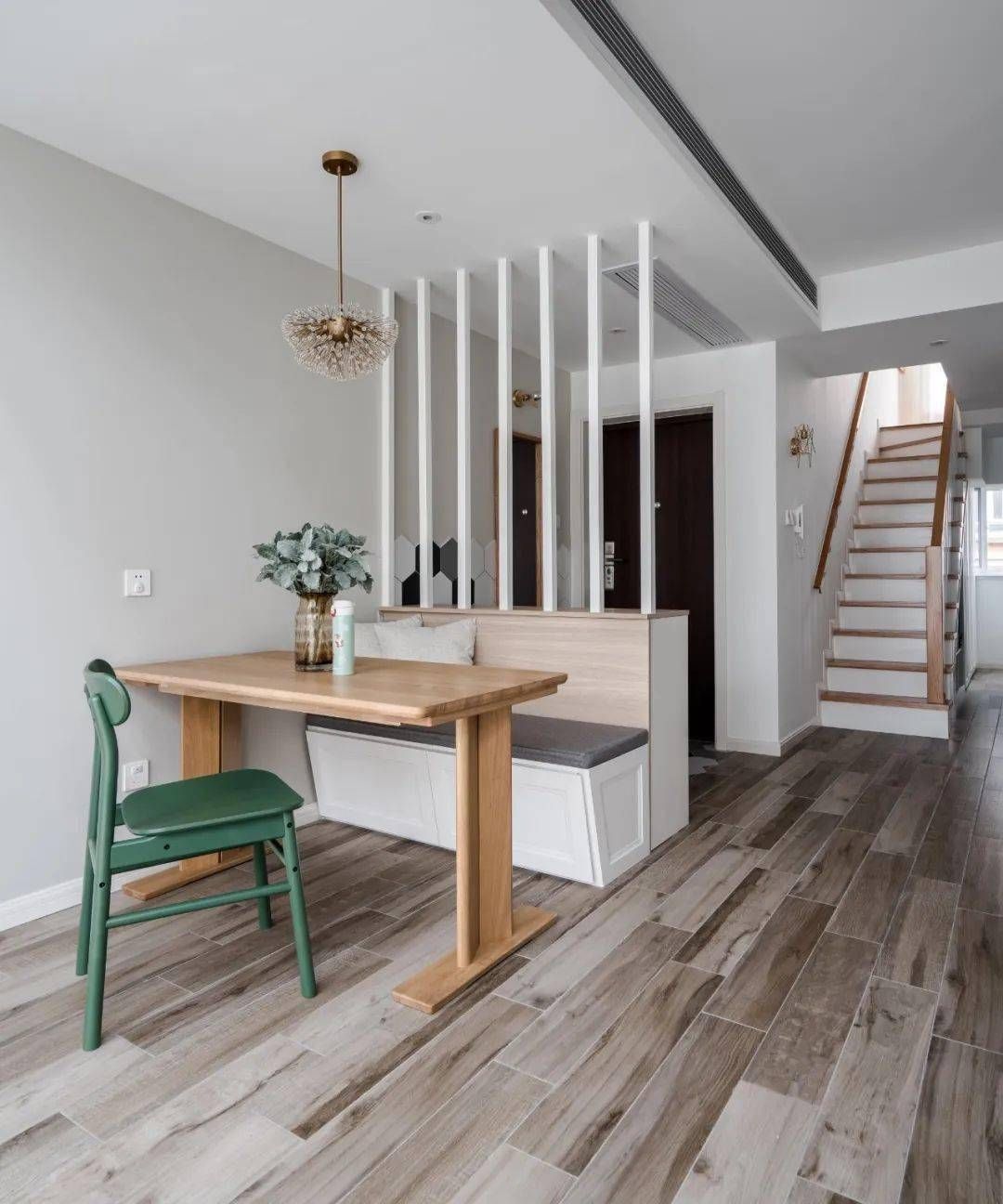 玄关墙这样设计,简单实用很经典,别再说不会装了!