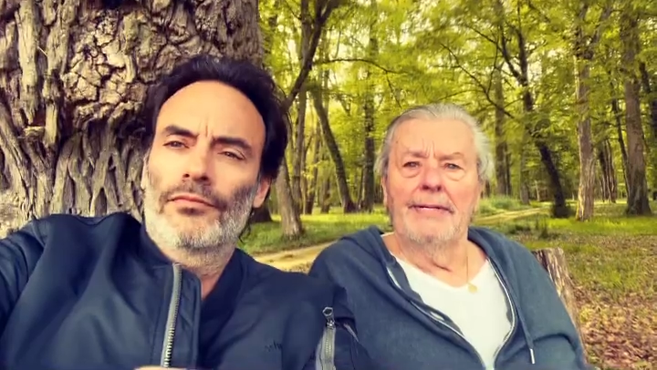 阿兰·德龙|阿兰德龙被传决定安乐死后首现身，满头白发显苍老，讲话有些迟钝