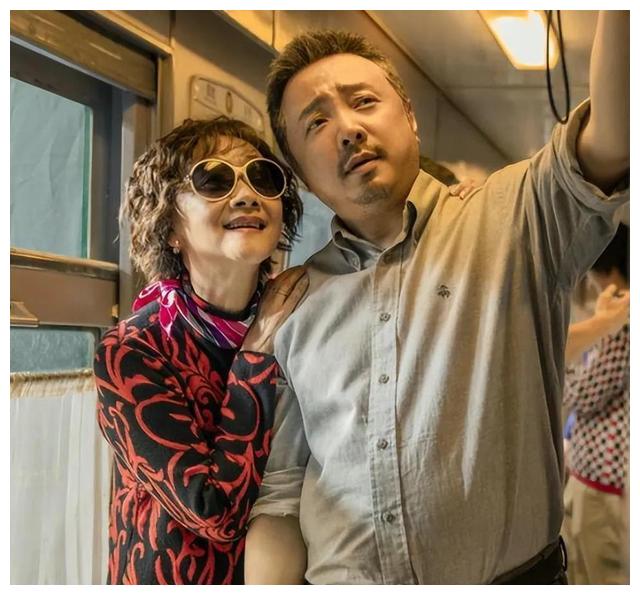 黄梅莹|演员黄梅莹：与金鑫结婚38年生一子，72岁依旧努力拍戏