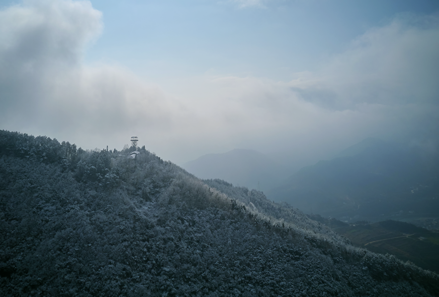 彩虹|雪后初晴！平武这座山美成仙境！沿着彩虹公路走进白色童话世界