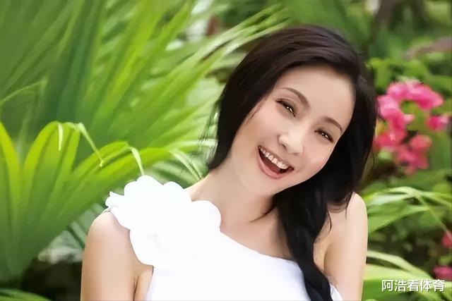 闫妮|蒋欣的腿，闫妮的臀，小S的嘴，这10位颜值被严重低估的女明星