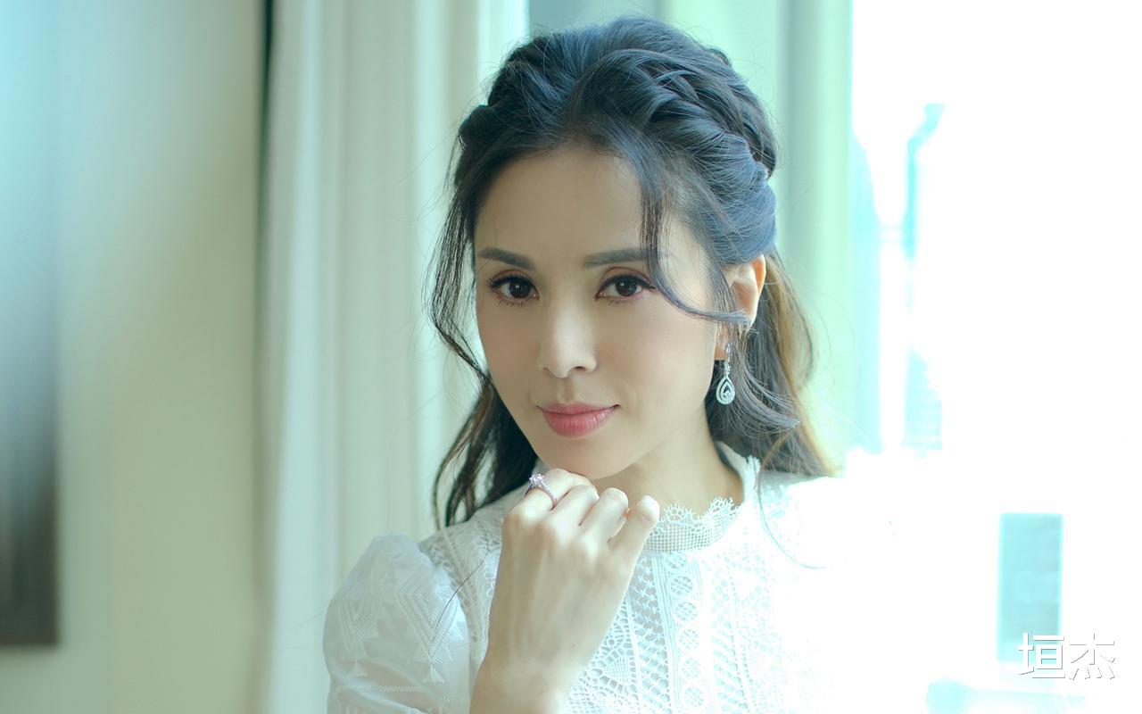 李若彤|只恋爱、不结婚，个个潇洒独立，这10位女星堪称“人间清醒”