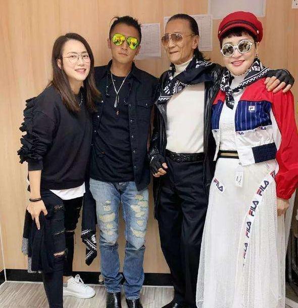 尚雯婕|谢贤的一家四口:星光璀璨,却绕不出感情和婚姻的迷宫!