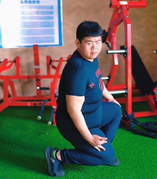 王浩楠舞蹈跳得太妖娆，评论区热闹起来，网友：不去训练营减了