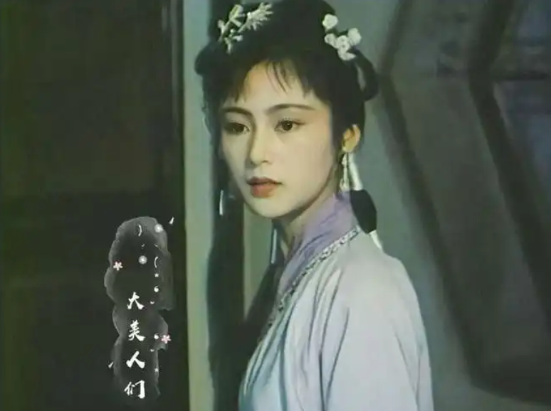 王艳|丫鬟别再抢戏或刻意扮丑了！以前丫鬟不“作妖”，却一个个都红了