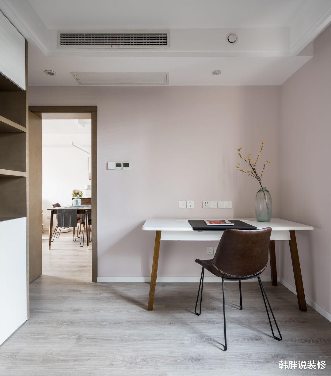 客厅放弃电视墙,打造满墙的收纳柜,实用又好看,进门就被惊艳了