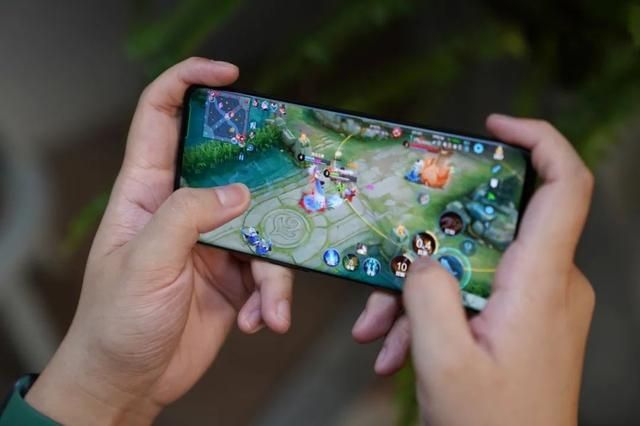 高通骁龙|年前买手机必看！三大国产品牌骁龙8新机口碑出炉：谁表现更好？