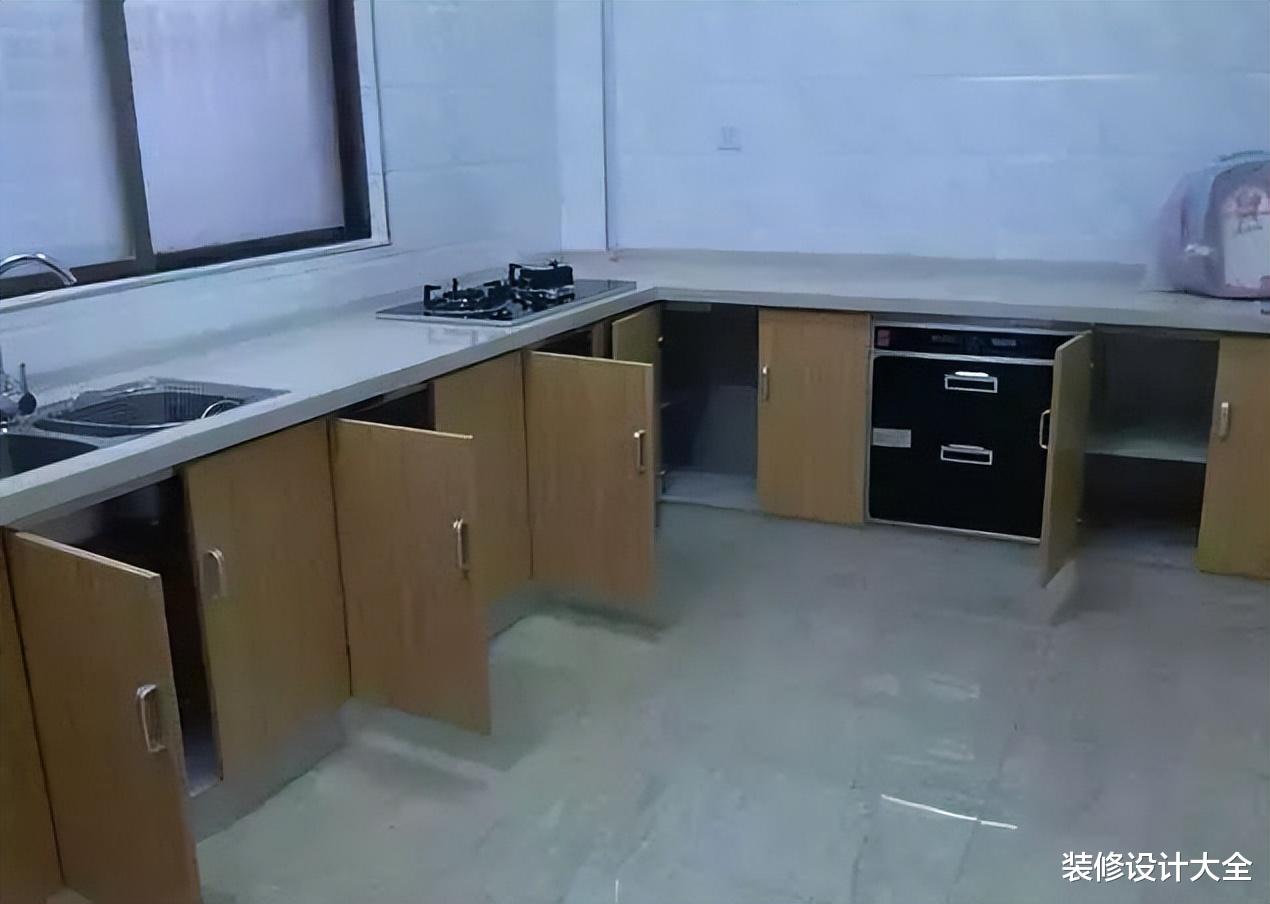 老公坚持做瓷砖砌橱柜,省了几千块,邻居看后求老公帮忙砌一个!