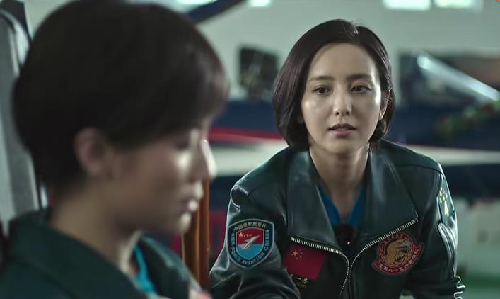 谭松韵|谭松韵演女机长被嘲没气场?宋佳才是此类角色的正确打开方式