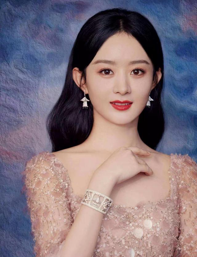 赵丽颖|赵丽颖林更新深夜聚餐，冯绍峰与美女一同现身，两人全程无交集