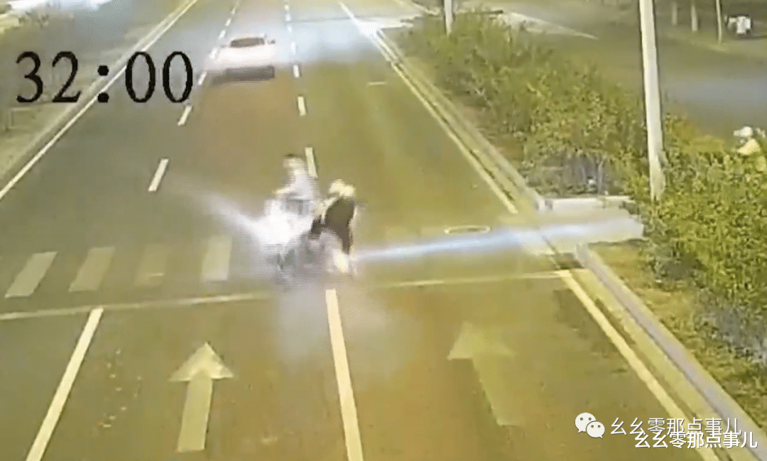 骑假牌水车撞飞路人,摩托骑手当场逃逸!面对北京交警自称没想太多