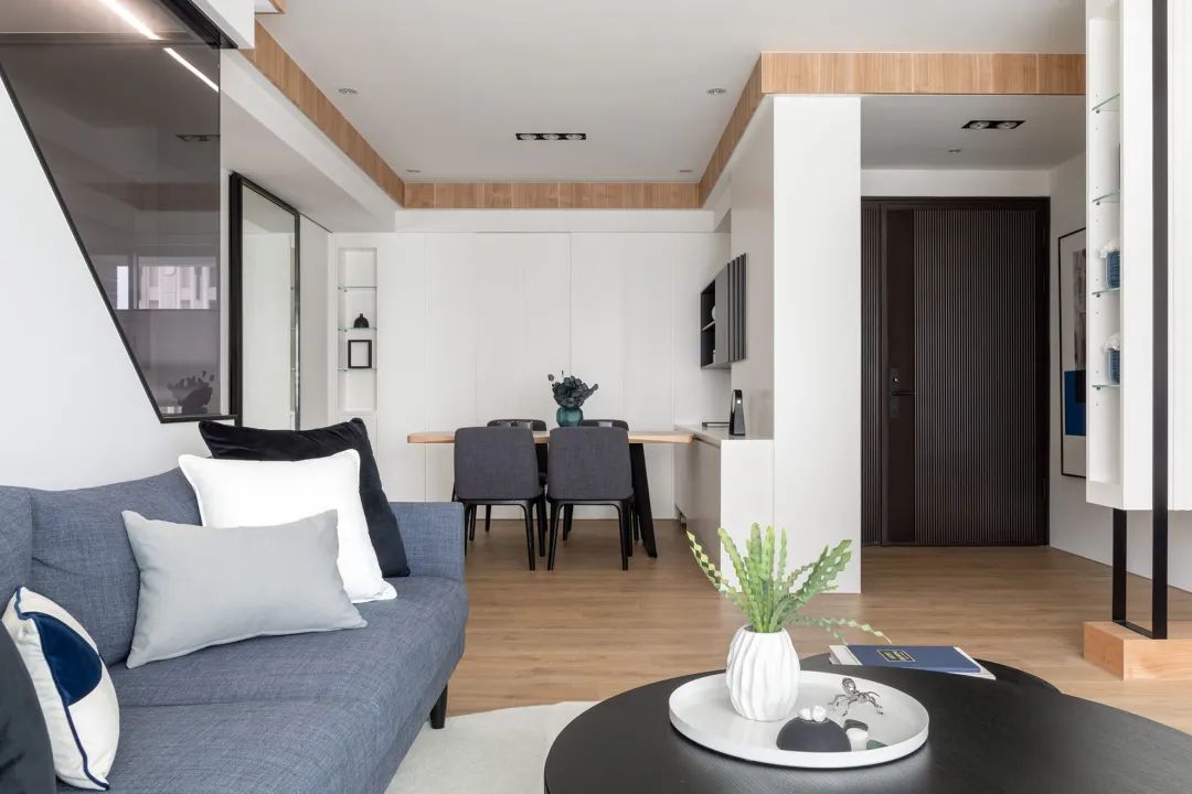 带大家看一套118平米的三房,装修得简洁素雅,干净明亮!