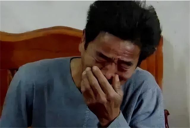 2020年,24岁硕士离世后卡里只剩22元,父亲10天后回到工地搬砖