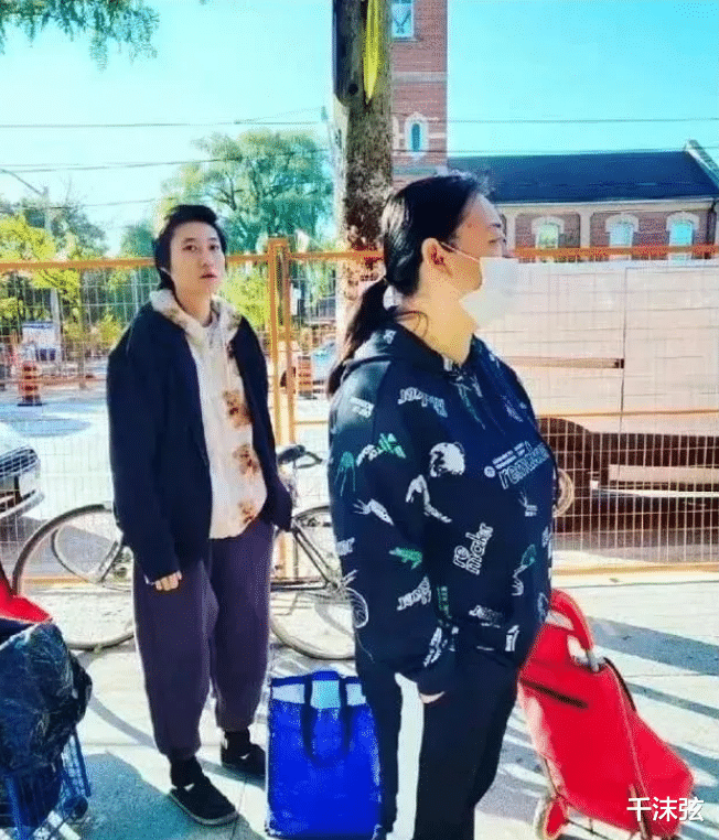 吴卓林|成龙女儿领取救济食物后,大12岁妻子视频回应:我们生活很幸福