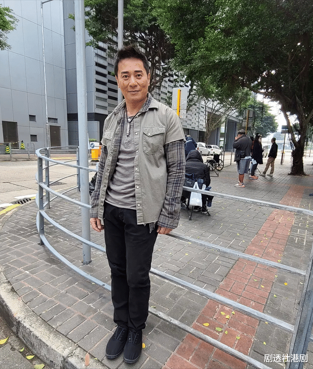 欧瑞伟|遗憾!TVB御用配角因工作缺席爱女毕业典礼,23岁女儿撞脸朱千雪